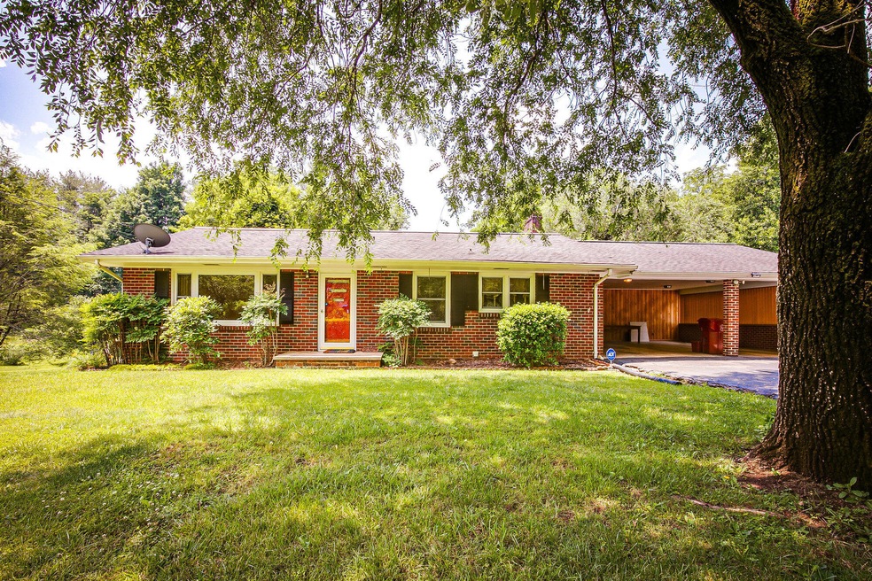 2304 Abbott Dr, Johnson City, TN 37601 - photo 1