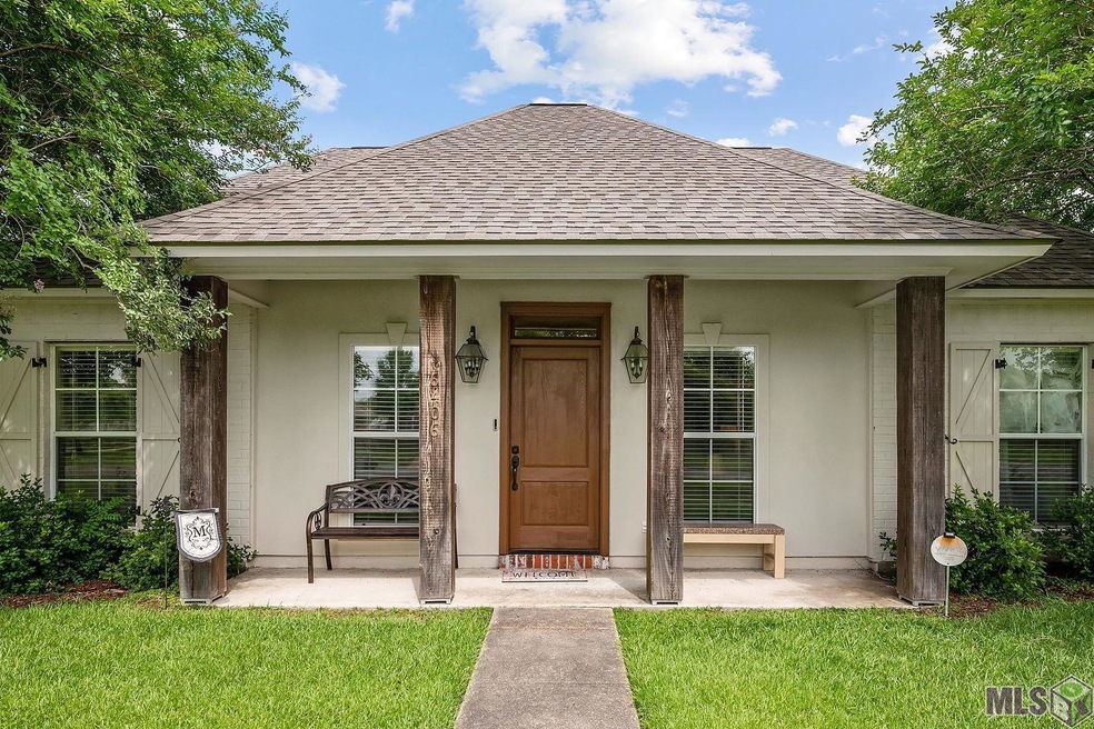 6406 Woodside Dr, Zachary, LA 70791 - photo 1