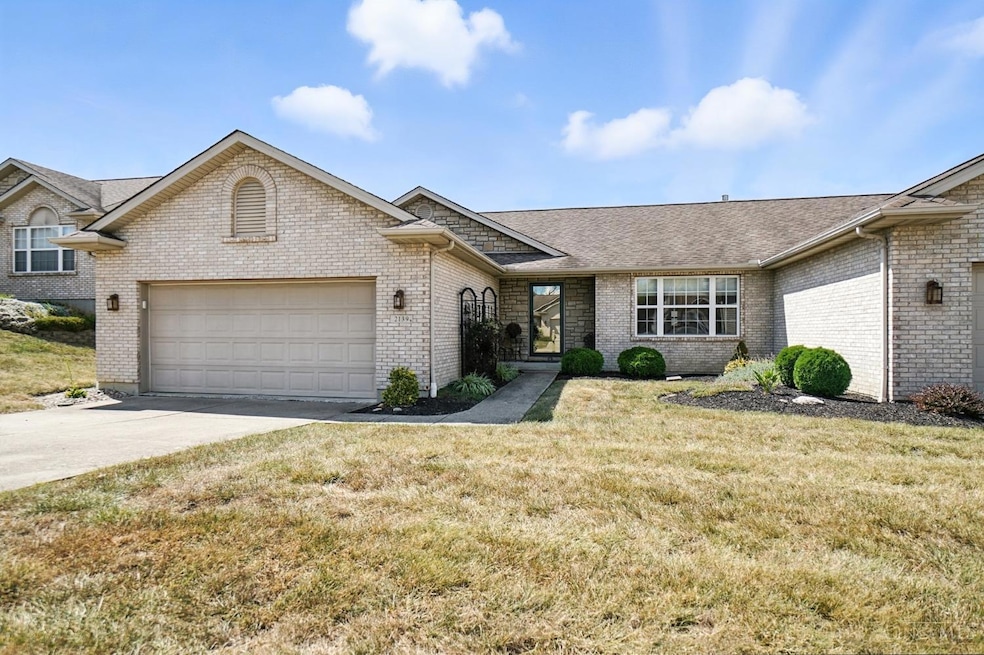 2139 Castle Pines Ct, Hamilton, OH 45013 - photo 1