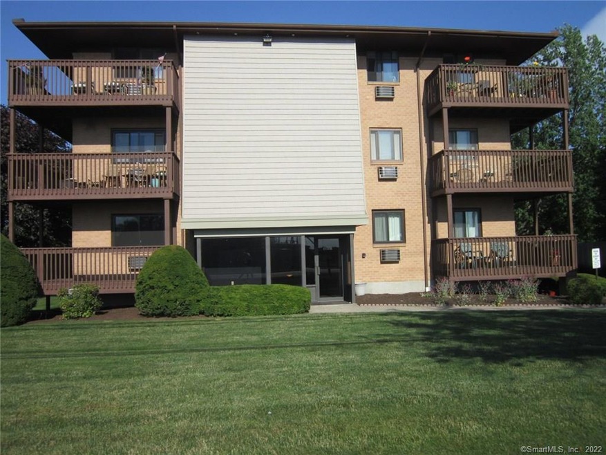 1165 Stratford Rd unit 104, Stratford, CT 06615 - photo 1
