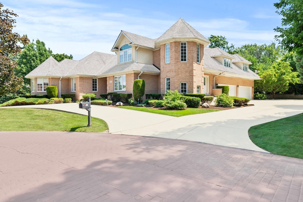 911 Red Fox Ln, Oak Brook, IL 60523 - photo 1