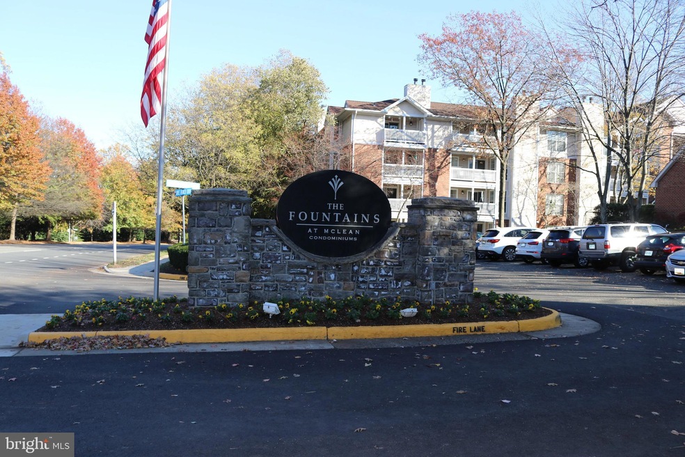 1539 Lincoln Way unit 203, McLean, VA 22102 - photo 1