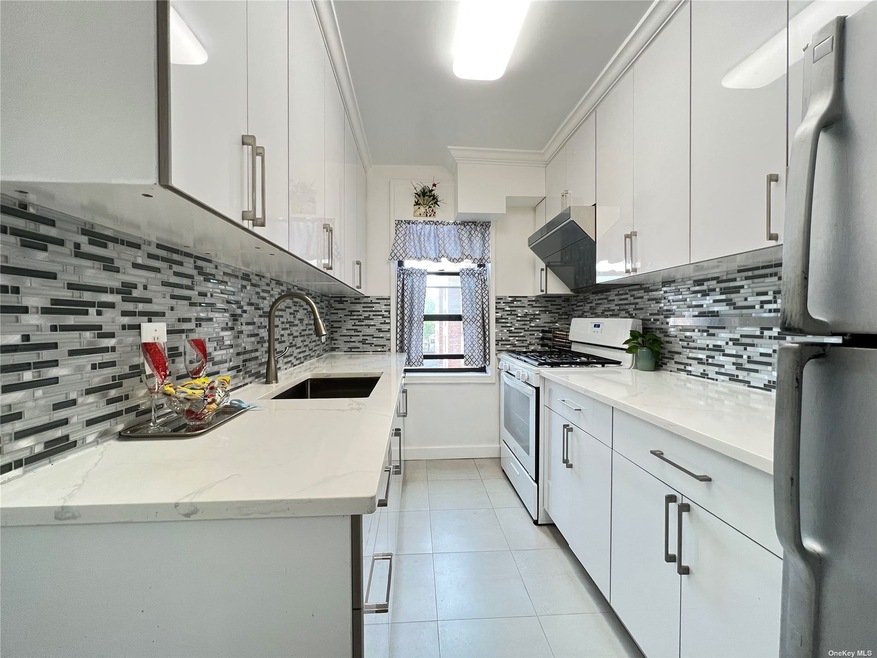 3815 149th St unit 3G, Flushing, NY 11354 - photo 1