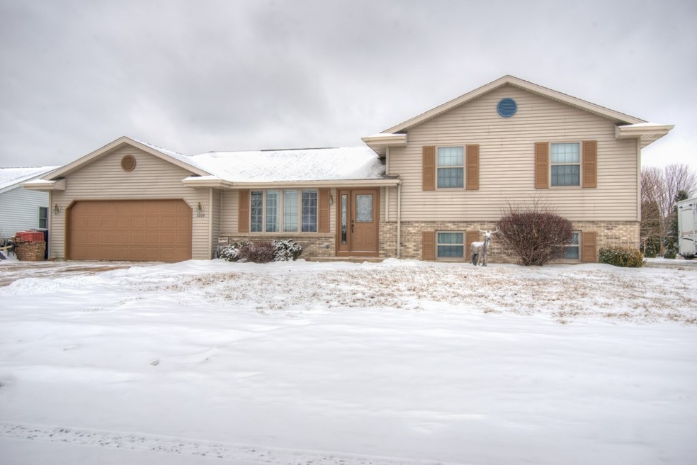 3229 Aurora Ln, Janesville, WI 53548 - photo 1