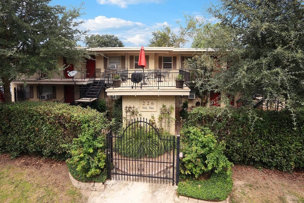 226 Oriole St unit 3, Houston, TX 77018 - photo 1
