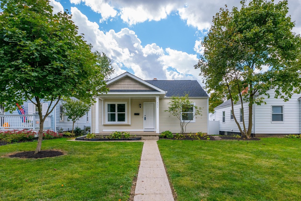 257 E Jeffrey
