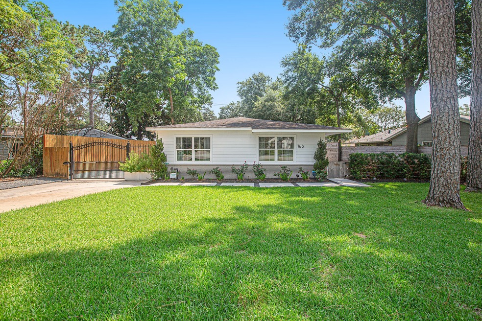 768 W 42nd St, Houston, TX 77018 - photo 1