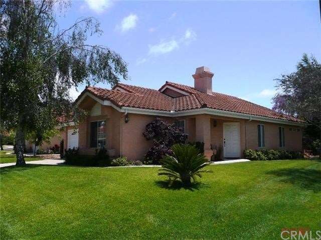 Welcome to 557 Riviera Circle located in The Fairw