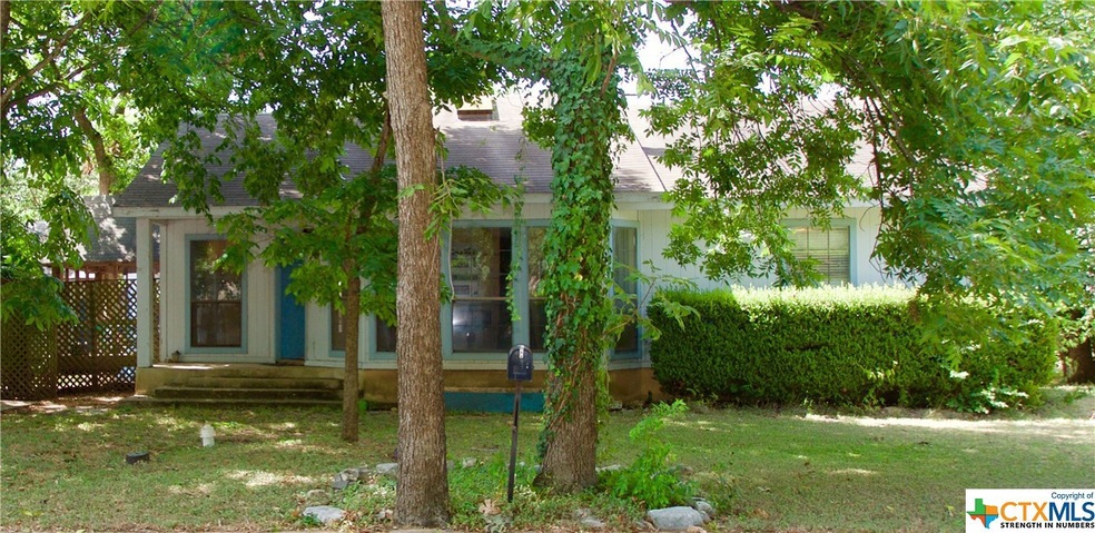 324 E Grove St, San Marcos, TX 78666 - photo 1