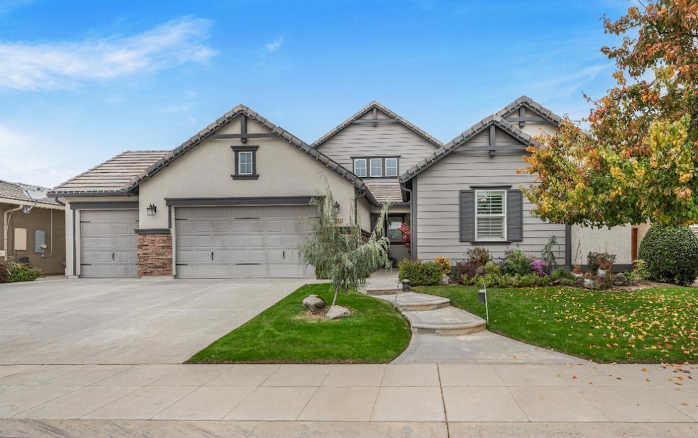 3063 Robinwood Ave, Clovis, CA 93619 - photo 1