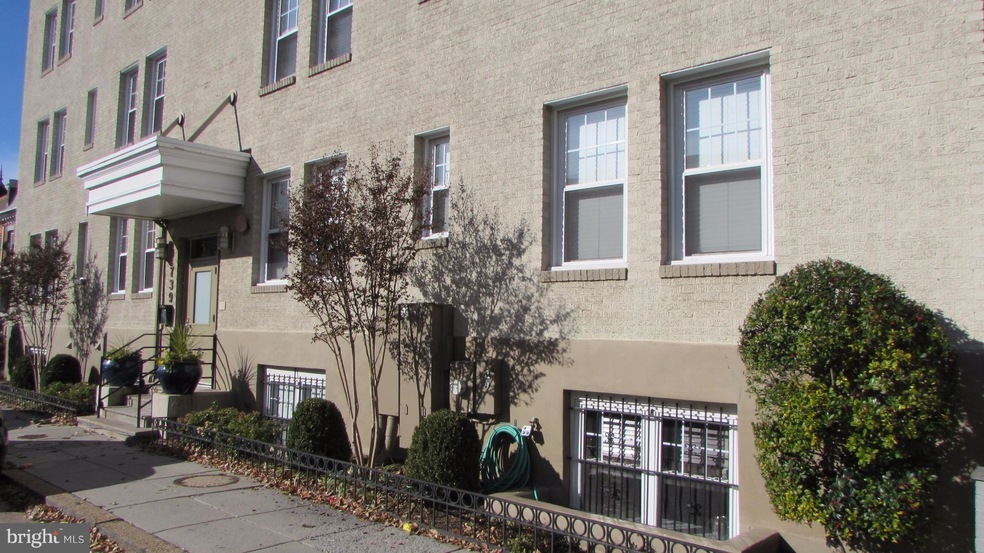 739 Newton Place NW unit 202, Washington, DC 20010 - photo 1