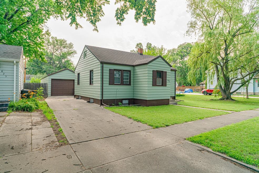 823N12thSt_0003
