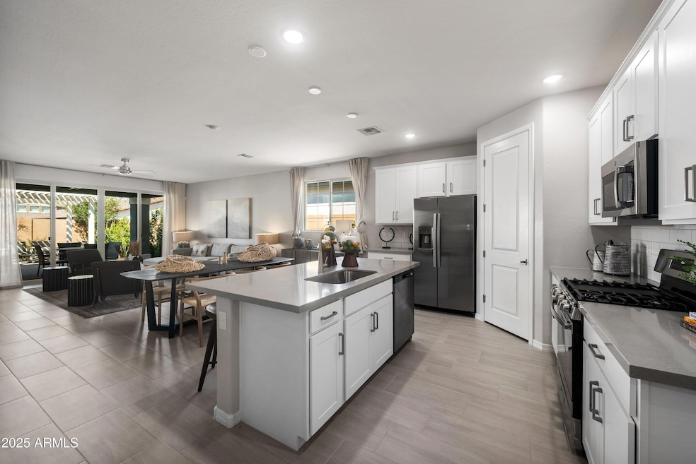 05-22808-E-Round-Up-Way-5