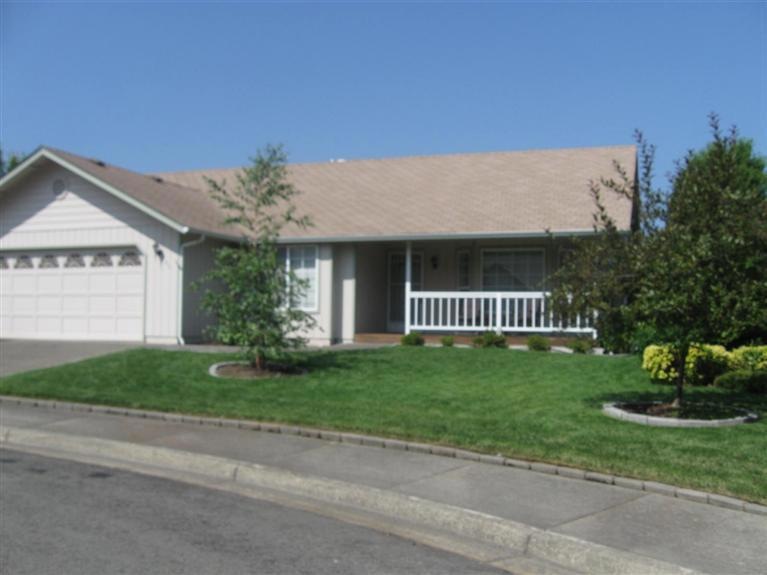 106 Freedom Cir, Grants Pass, OR 97527 - photo 1