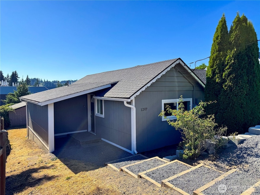 1207 N 13th Ave, Kelso, WA 98626 - photo 1