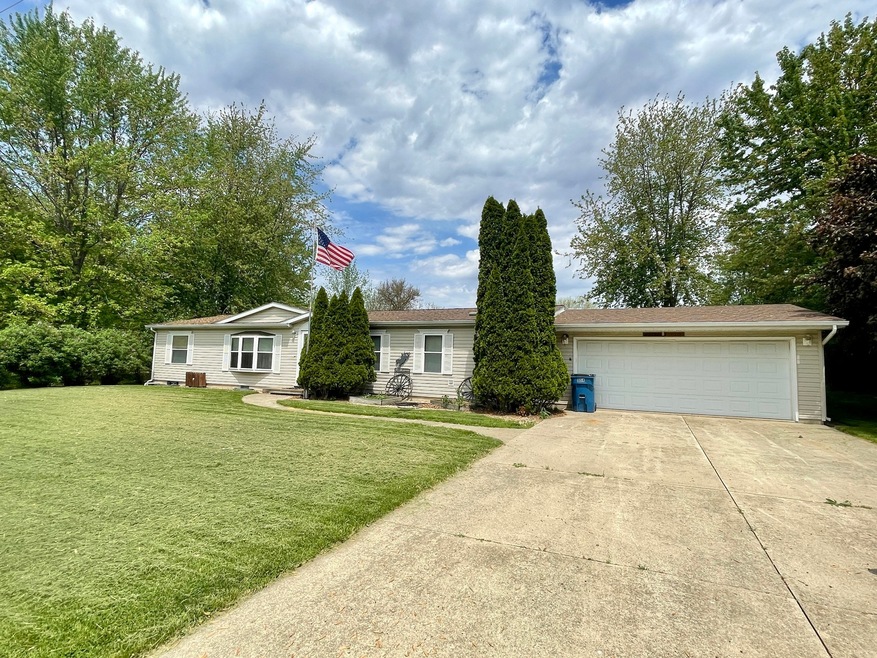 104 W Sycamore St, Malden, IL 61337 - photo 1