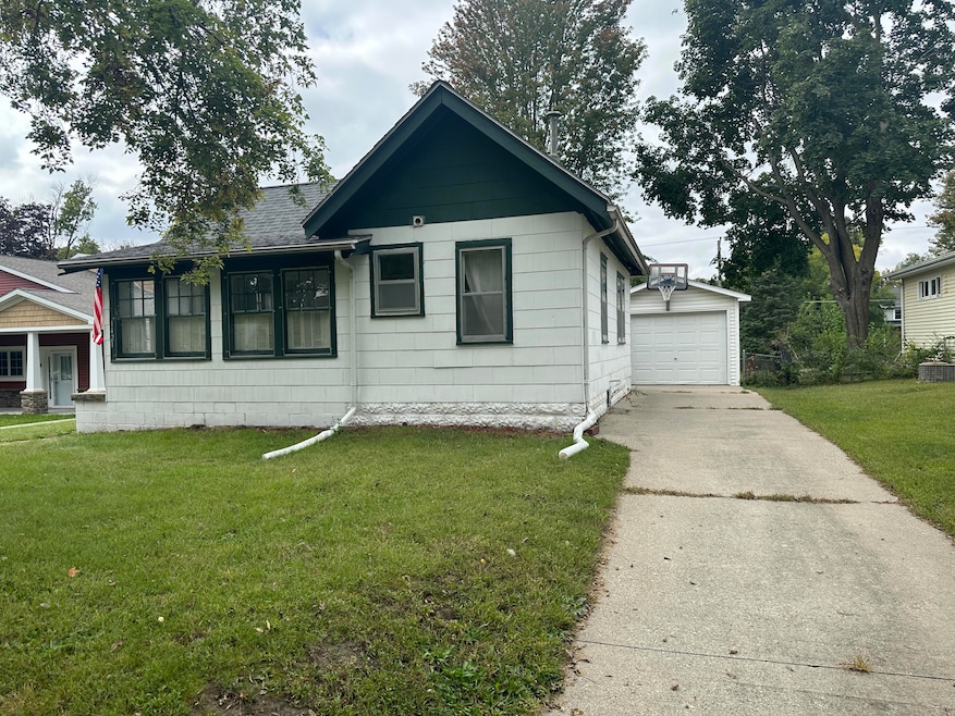 1421 Douglas Ave, Ames, Ia 50010 