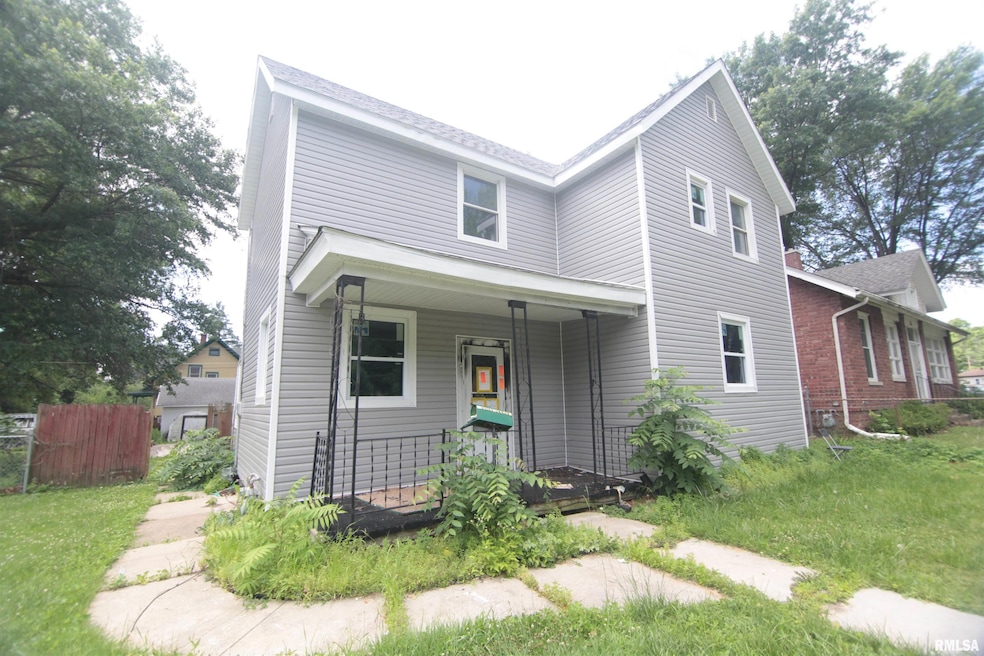 2243 W 4th St, Davenport, IA 52802 - photo 1