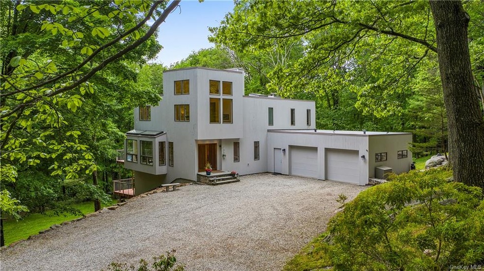 11 Highview Rd, Pound Ridge, NY 10576 - photo 1