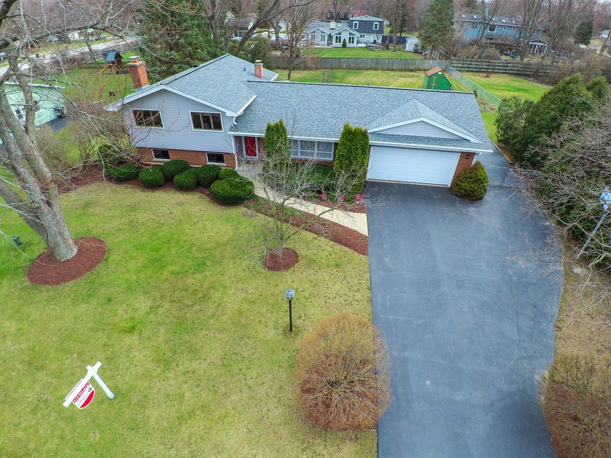 Welcome Home to 28w033 Hillview Drive, Naperville,