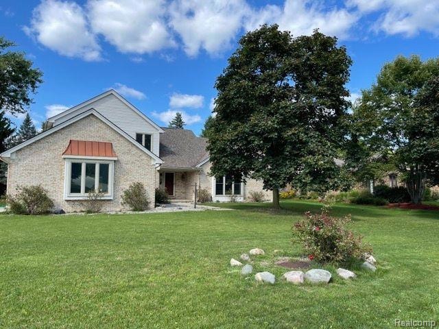 3448 Wedgewood Dr, Rochester Hills, MI 48306 - photo 1