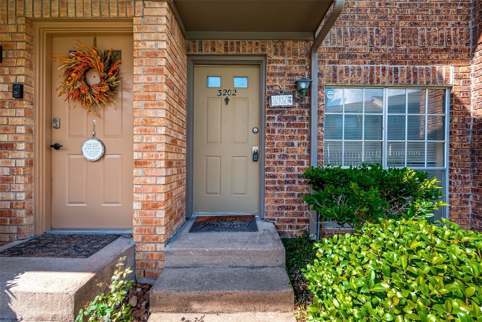 11201 Lynbrook Dr unit 3202, Houston, TX 77042 - photo 1