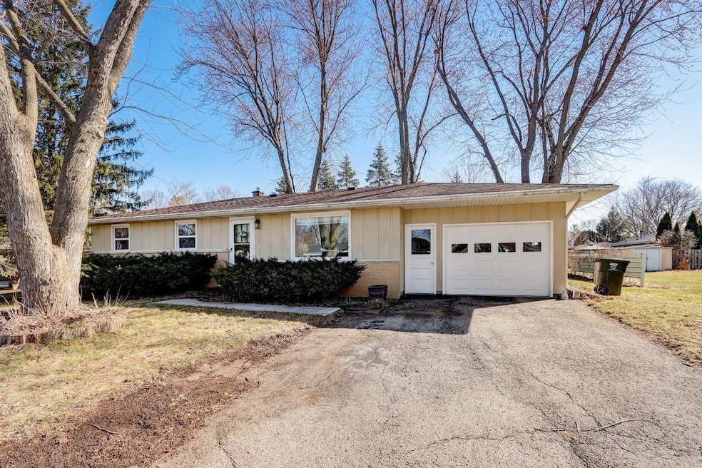 2-web-or-mls-Lily Rd-002