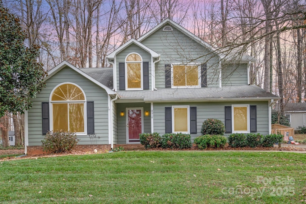 8618 Hornwood Ct, Charlotte, NC 28215 - photo 1