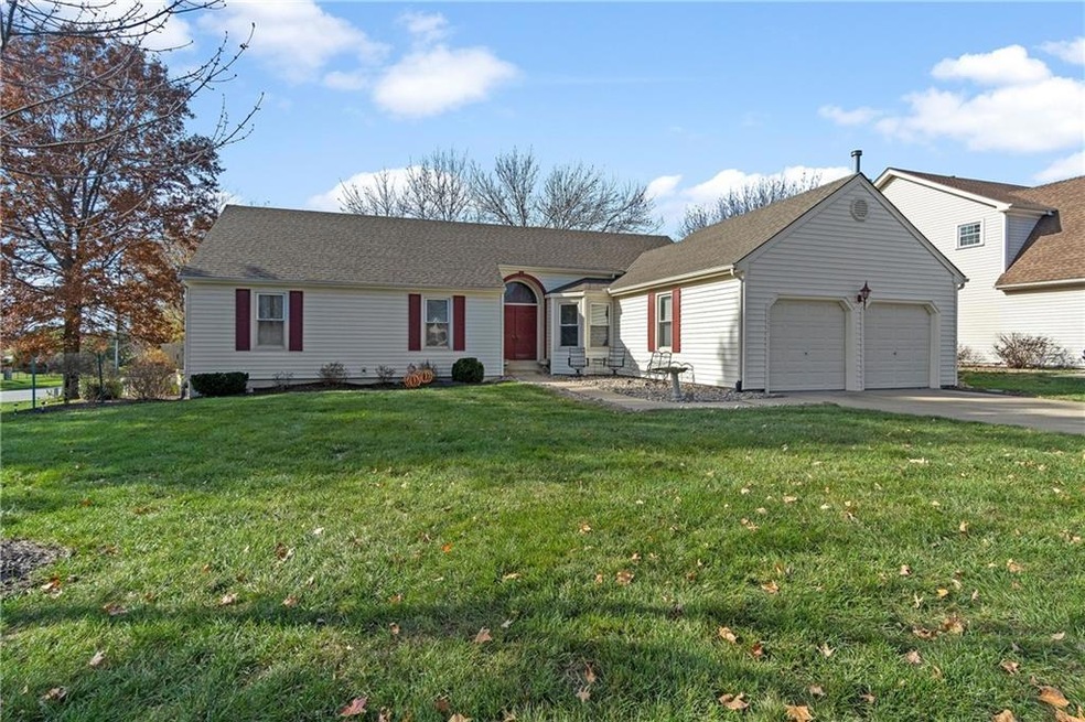 5424 Aminda St, Shawnee, KS 66226 - photo 1