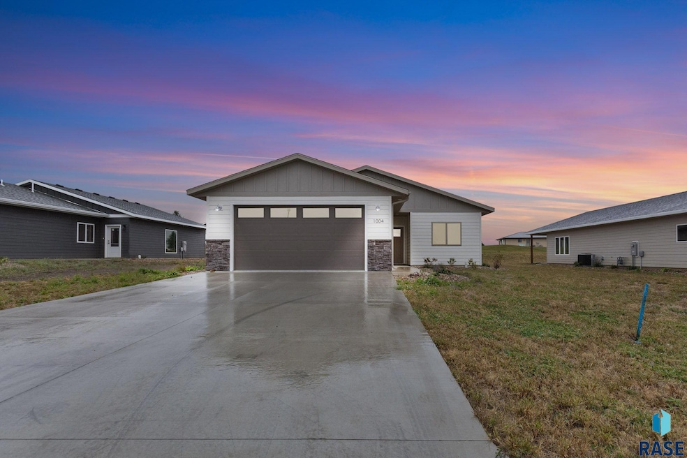 1004 S 6th Ave, Rock Rapids, IA 51246 - photo 1