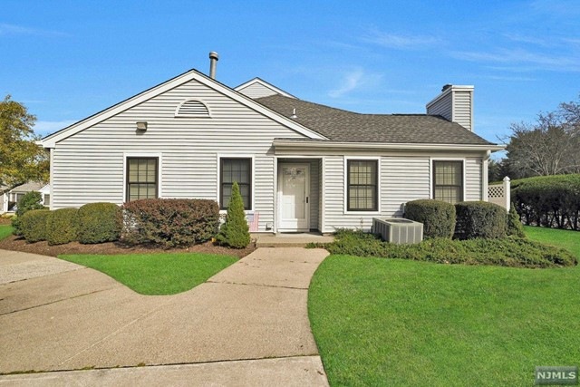 37 Krinsky Ct unit 37, Mahwah, NJ 07430 - photo 1