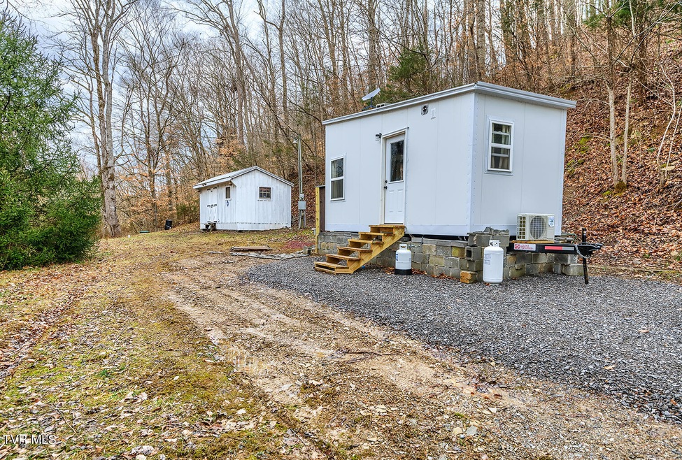 1020-Rhodes-D_Neas-Exterior-6317