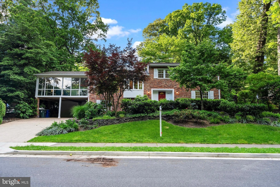 Sold $1,295,000 • Co-Listing Agent