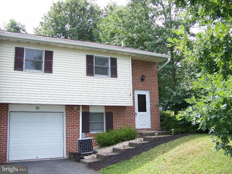 10 Sycamore Cir, Stevens, PA 17578 - photo 1