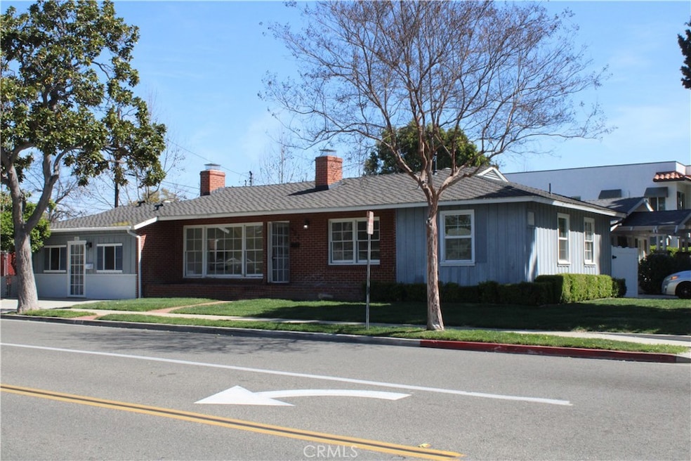 Welcome Home. Just steps to Downtown Fullerton