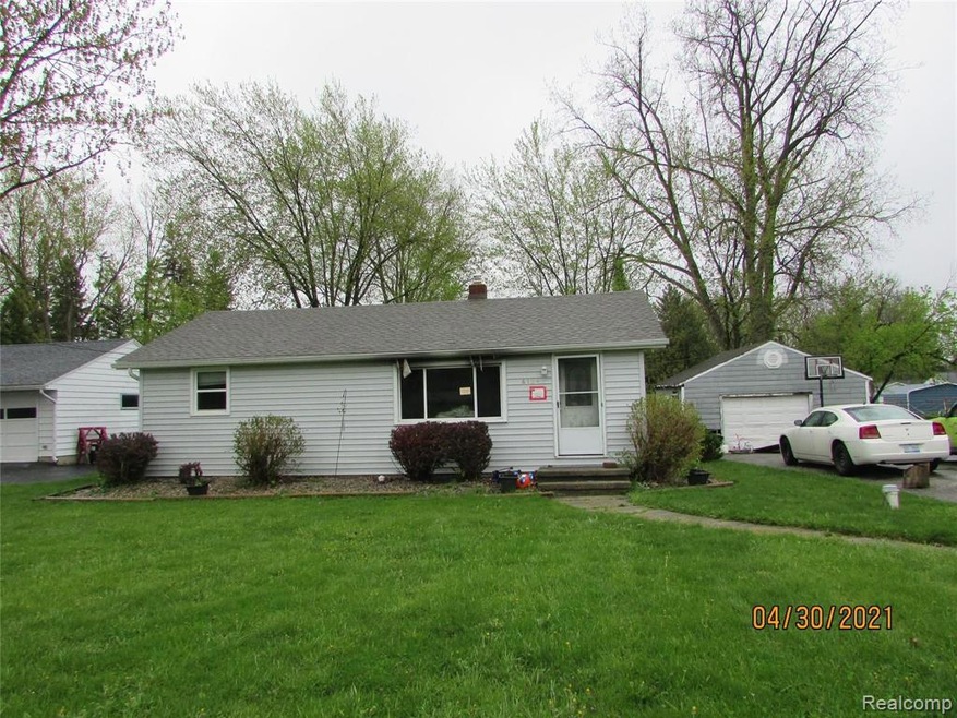 6134 Surrey ln pics 2021-03-17 002.JPG