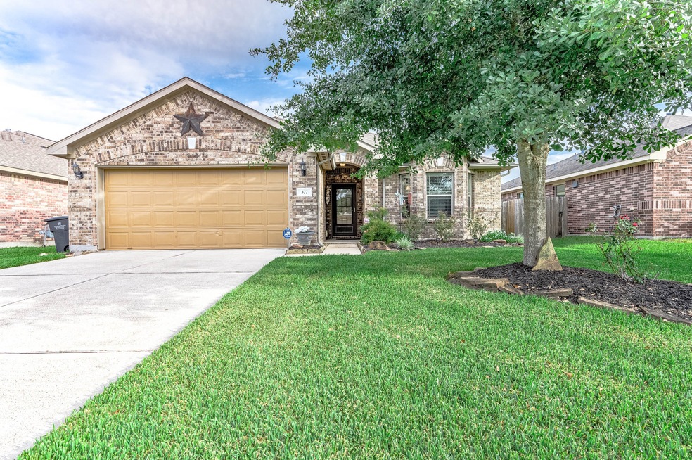 377 Henry St, Alvin, TX 77511 - photo 1