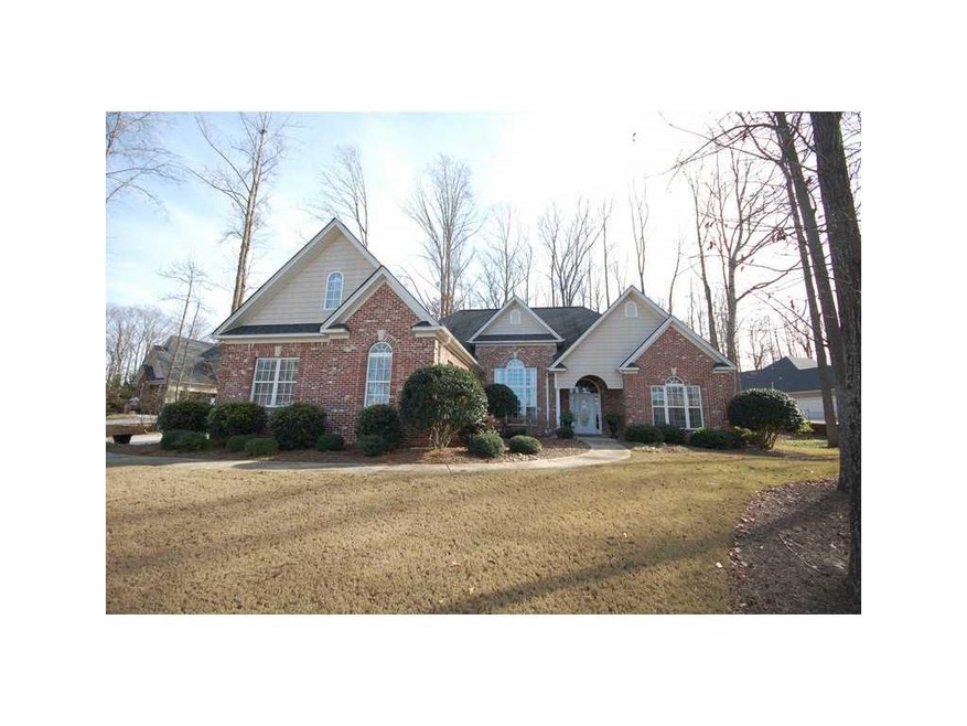 1051 Oglethorpe Ln, Hoschton, GA 30548 - photo 1