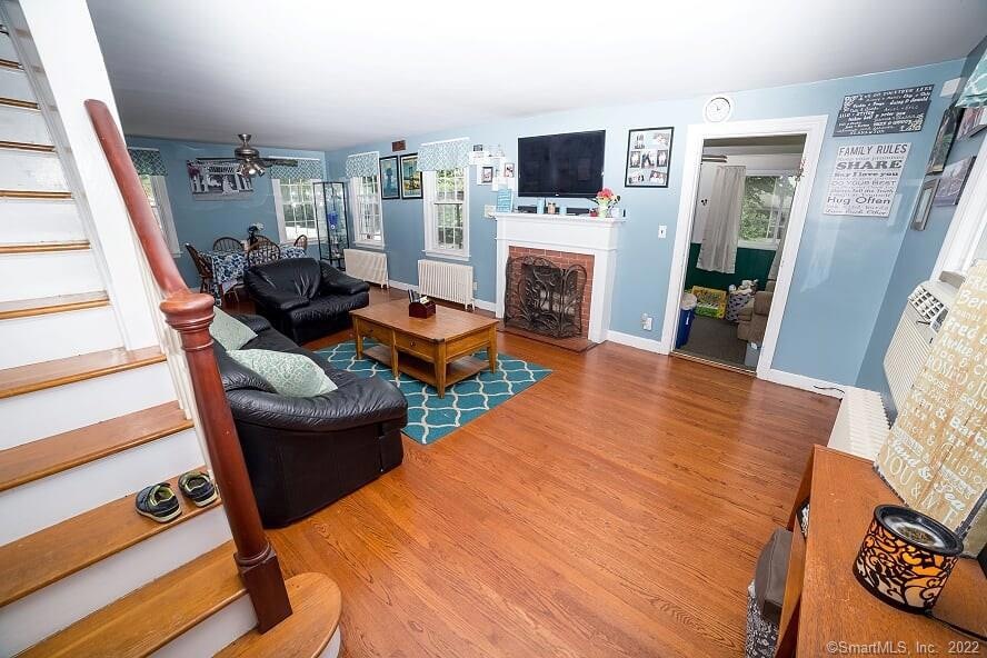 ~Charming Space~This Darling 3 Bedroom, 1 and a Ha