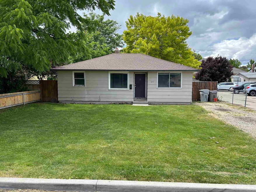 411 Garland St, Nampa, ID 83686 - photo 1