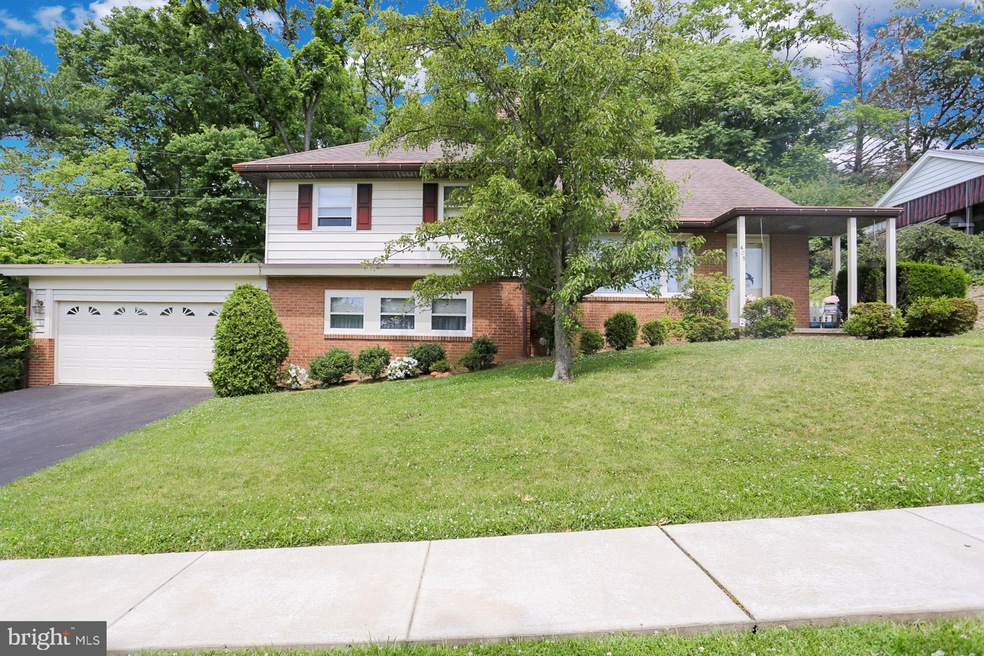 405 Wheatland Ave, Reading, PA 19607 - photo 1