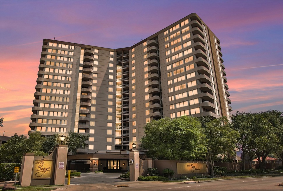Stunning 3 bedroom, 3 bath in this centrally locat