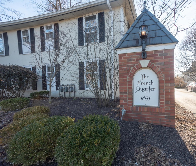 Roxbury Rd Condo-9