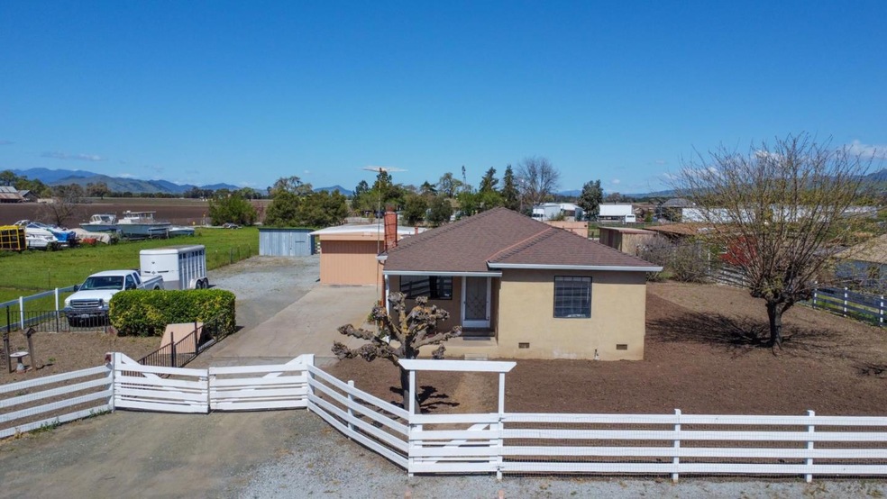 Fully fenced country property with room for traile