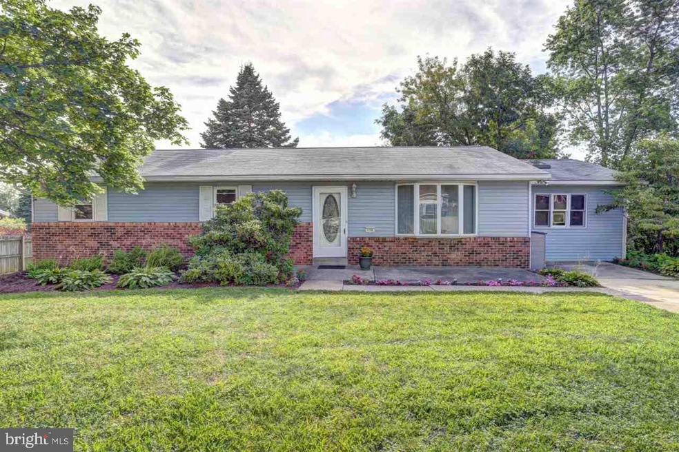 256 Kempton Ave, Harrisburg, PA 17111 - photo 1