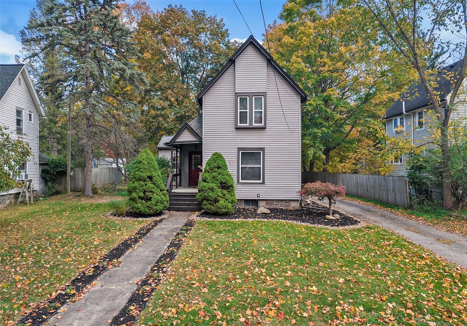 Under Contract $330,000 • Co-Listing Agent