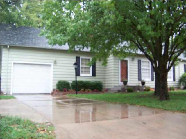 Classic and traditional looking home in great neig