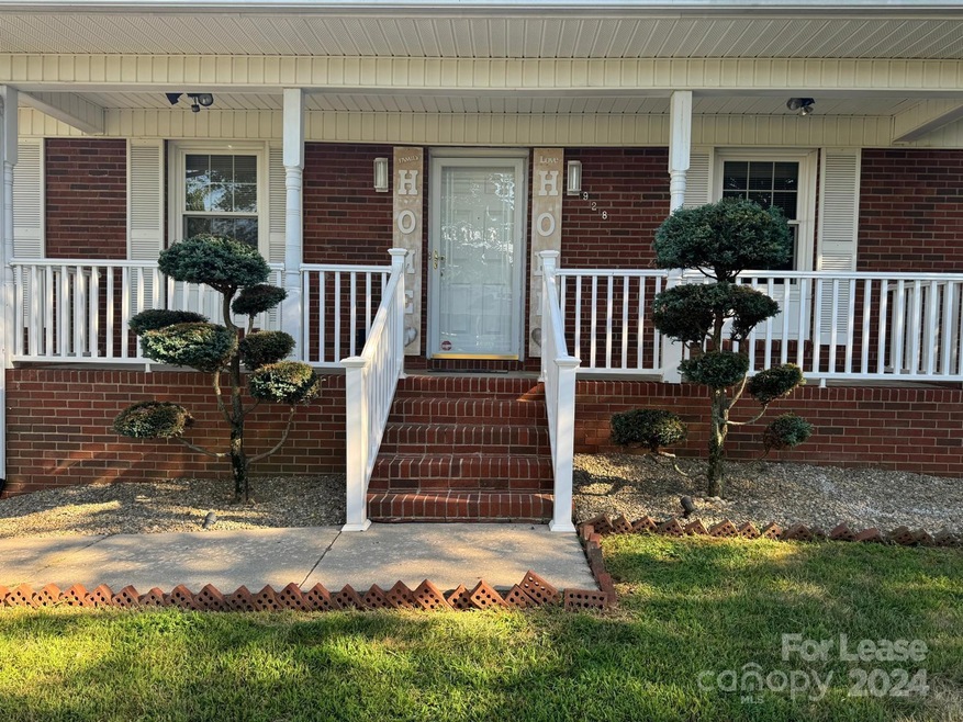 928 Thomas St, Statesville, NC 28677 - photo 1