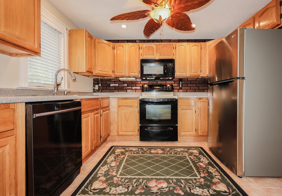 381 Blucher St, Manchester, NH 03102 - photo 1