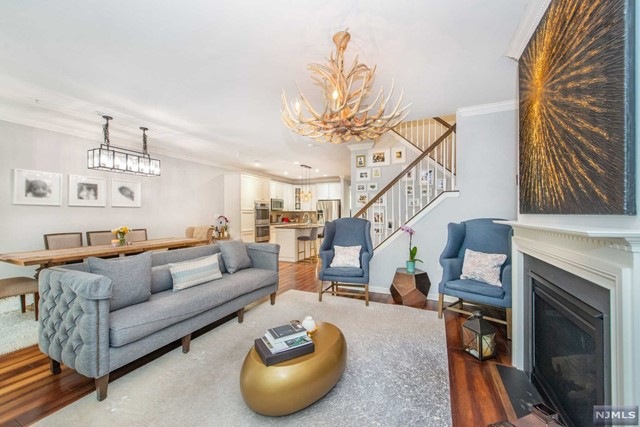 22 Pineview Dr, Waldwick, NJ 07463 - photo 1